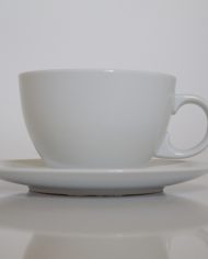 Milchkaffee Tasse und Untertasse